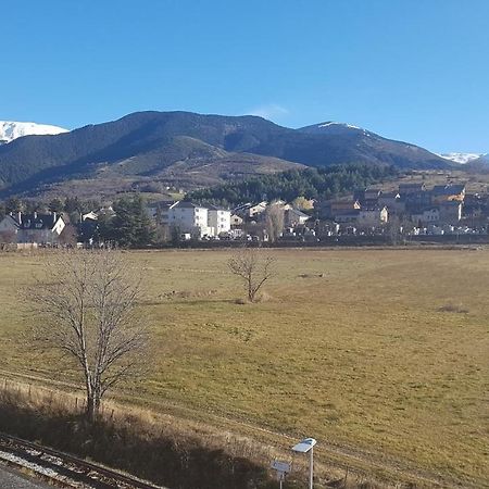 Loft mansardé du train jaune avec vue sur les montagnes Saillagouse Esterno foto