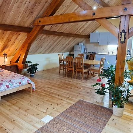 Loft mansardé du train jaune avec vue sur les montagnes Saillagouse Esterno foto