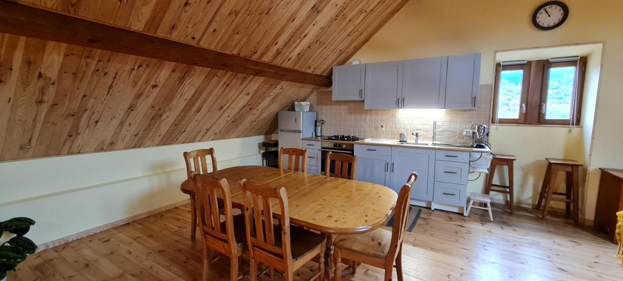 Loft mansardé du train jaune avec vue sur les montagnes Saillagouse Esterno foto
