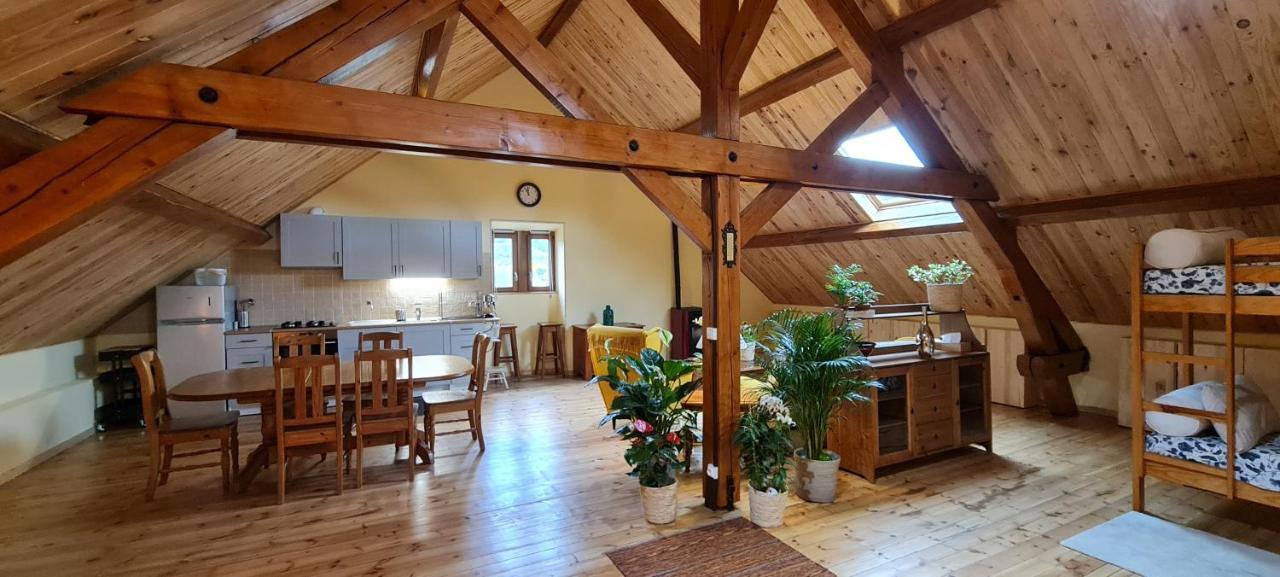 Loft mansardé du train jaune avec vue sur les montagnes Saillagouse Esterno foto