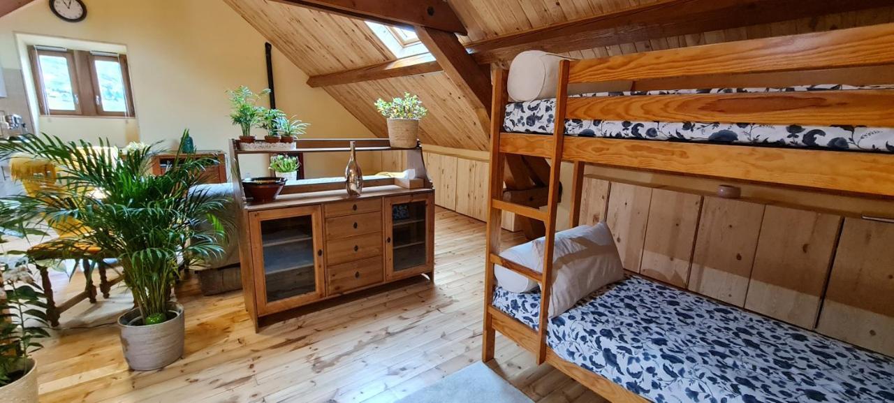 Loft mansardé du train jaune avec vue sur les montagnes Saillagouse Esterno foto
