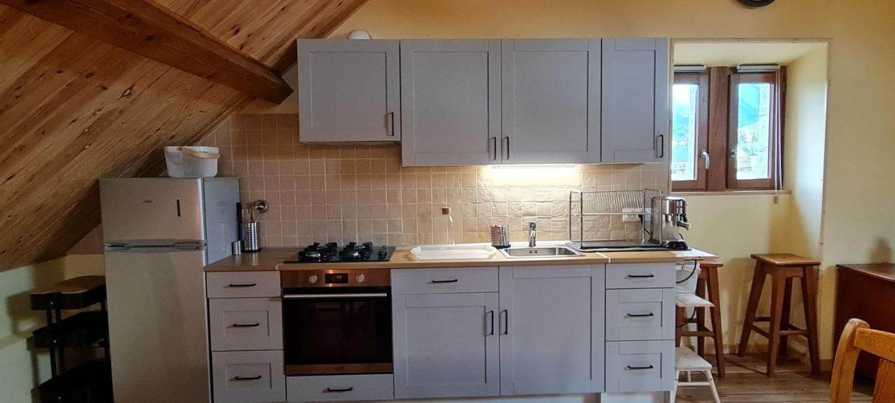 Loft mansardé du train jaune avec vue sur les montagnes Saillagouse Esterno foto