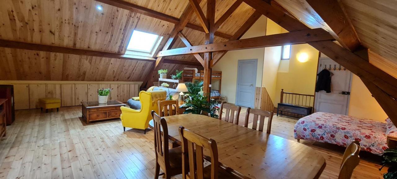 Loft mansardé du train jaune avec vue sur les montagnes Saillagouse Esterno foto
