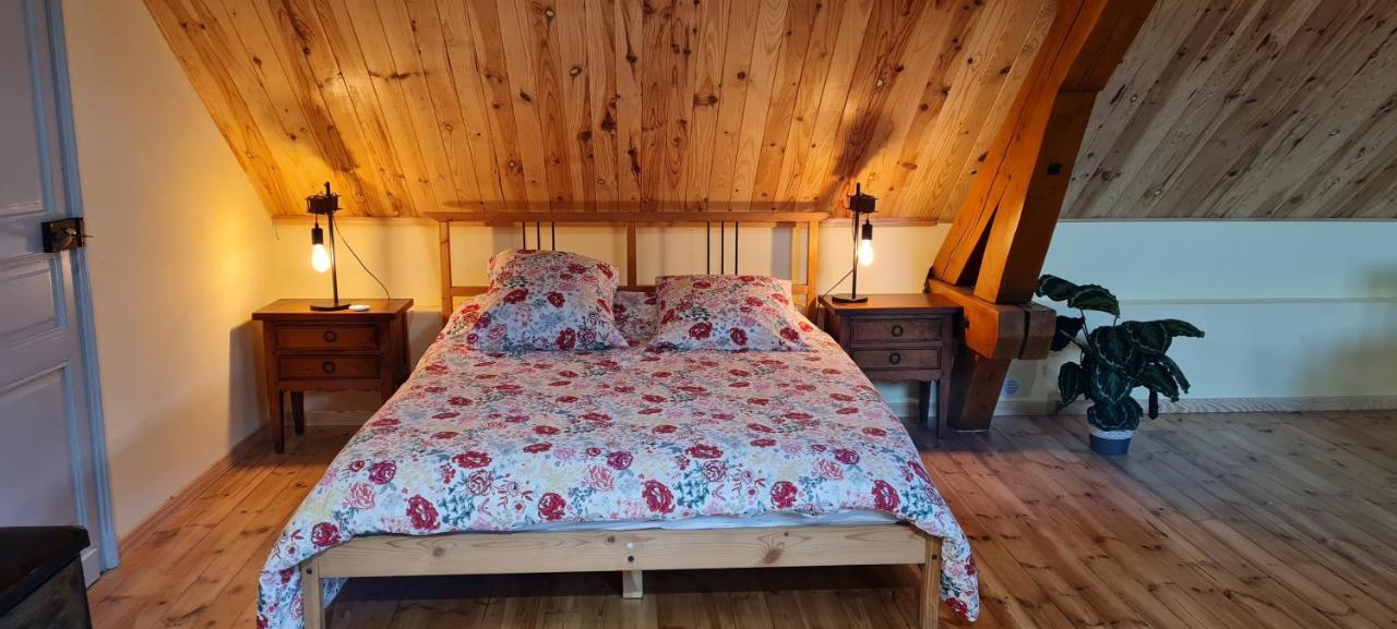 Loft mansardé du train jaune avec vue sur les montagnes Saillagouse Esterno foto