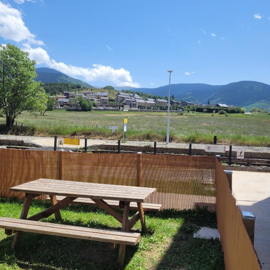 Loft mansardé du train jaune avec vue sur les montagnes Saillagouse Esterno foto